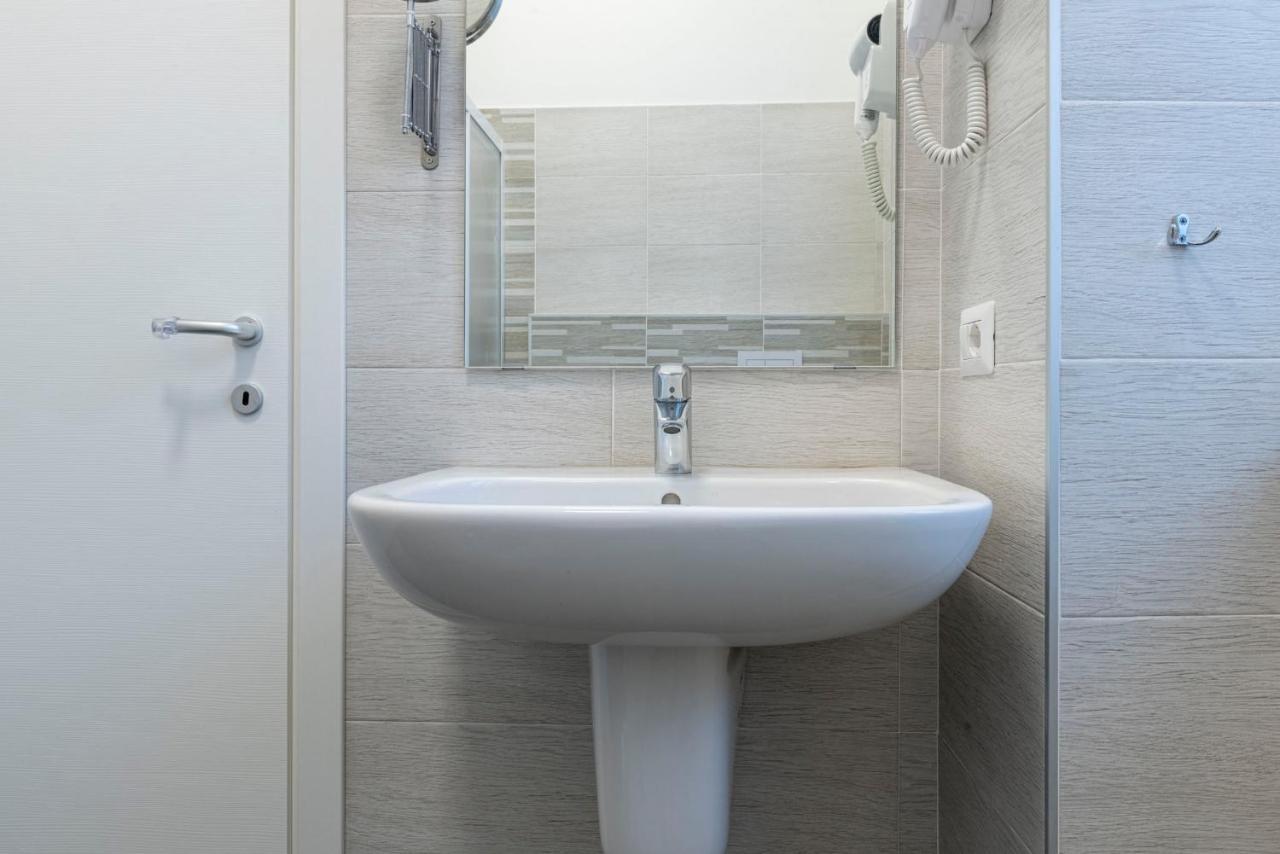Leader Apartment 4 - Monzino - Hockey Msg Arena - Linate - ミラノ エクステリア 写真